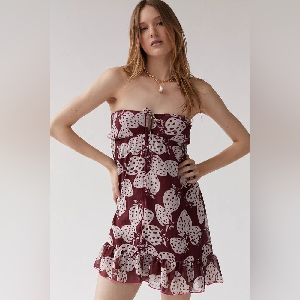 Urban Outfitters Davina Strapless Babydoll Mini Dress Strawberry Print